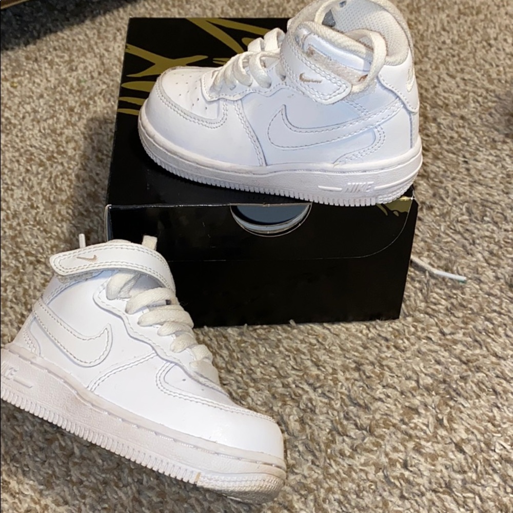 White nike toddler sneakers